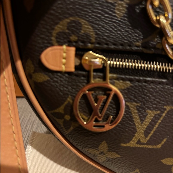 Authentic Louis Vuitton Monogram Loop Hobo Crossbody Chain Bag - Picture 9 of 14